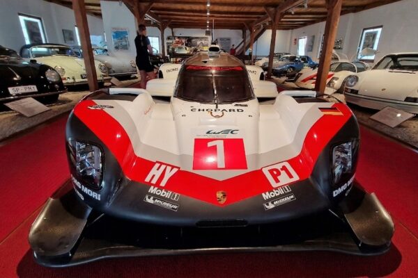 1-Campanula-camping-museum-Porsche