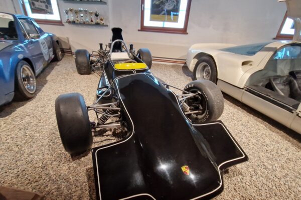 15-Campanula-camping-museum-Porsche