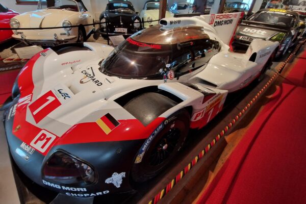 9-Campanula-camping-museum-Porsche